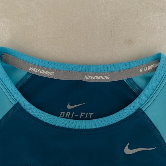 blue nike dri-fit t-shirt - Picture 5 of 5